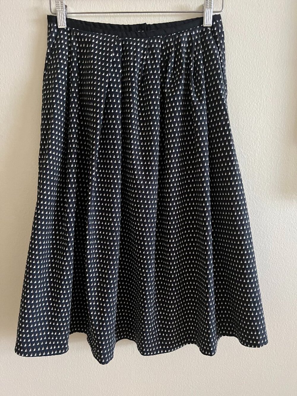 Attic and Barn Skirt (Size 40 EU, US 4–6), made in Italy